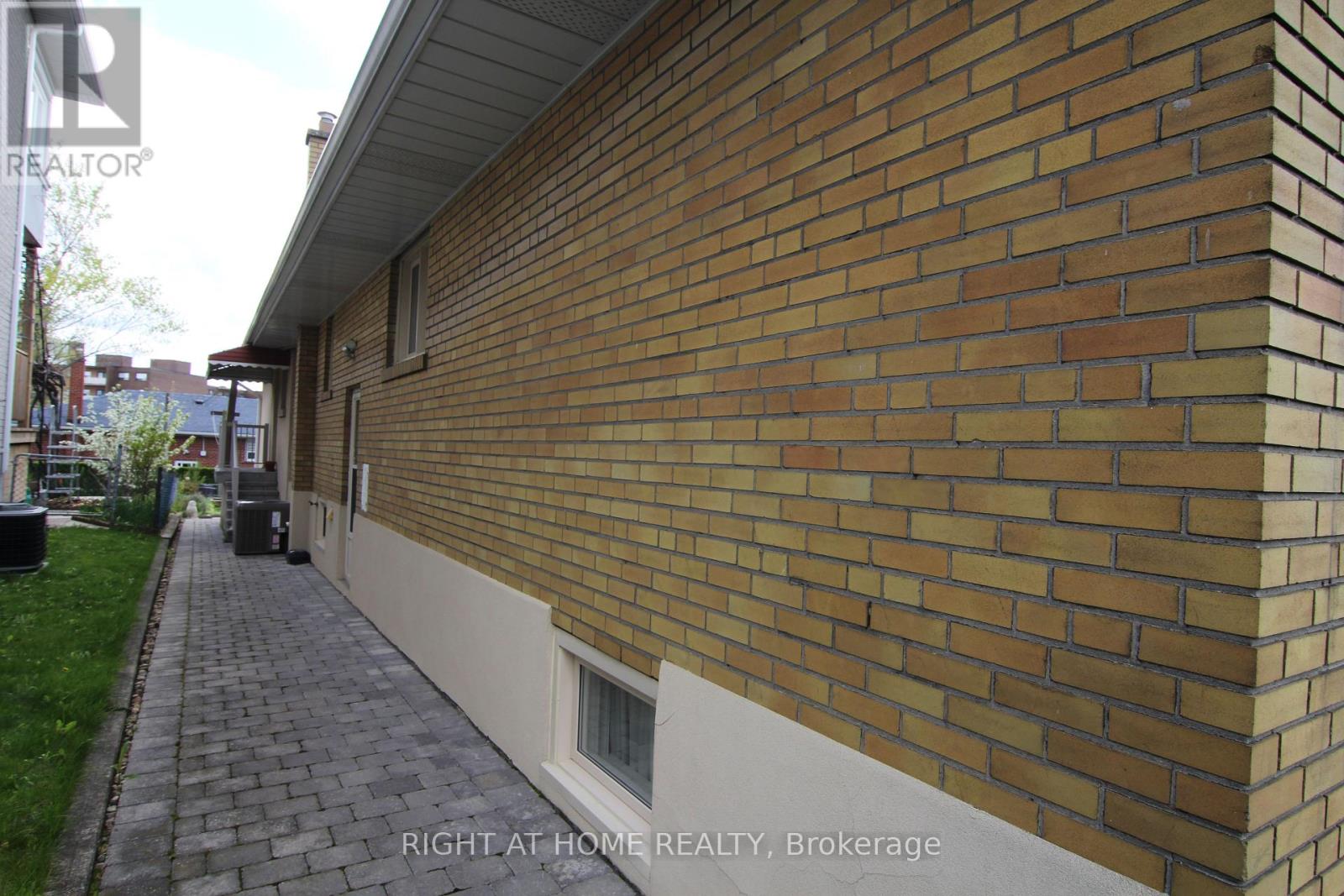 2 MANRESA LANE - 10