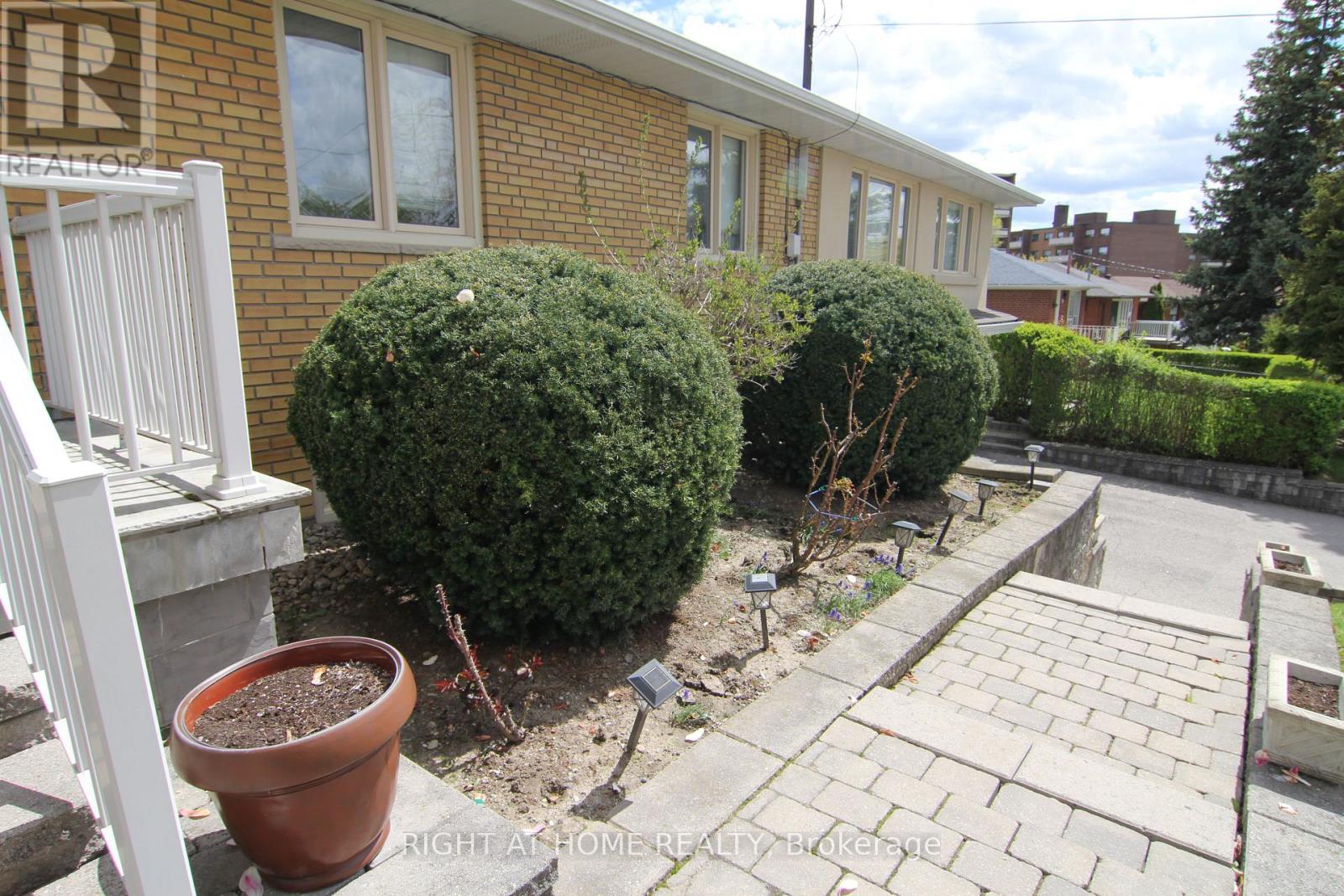 2 MANRESA LANE - 15