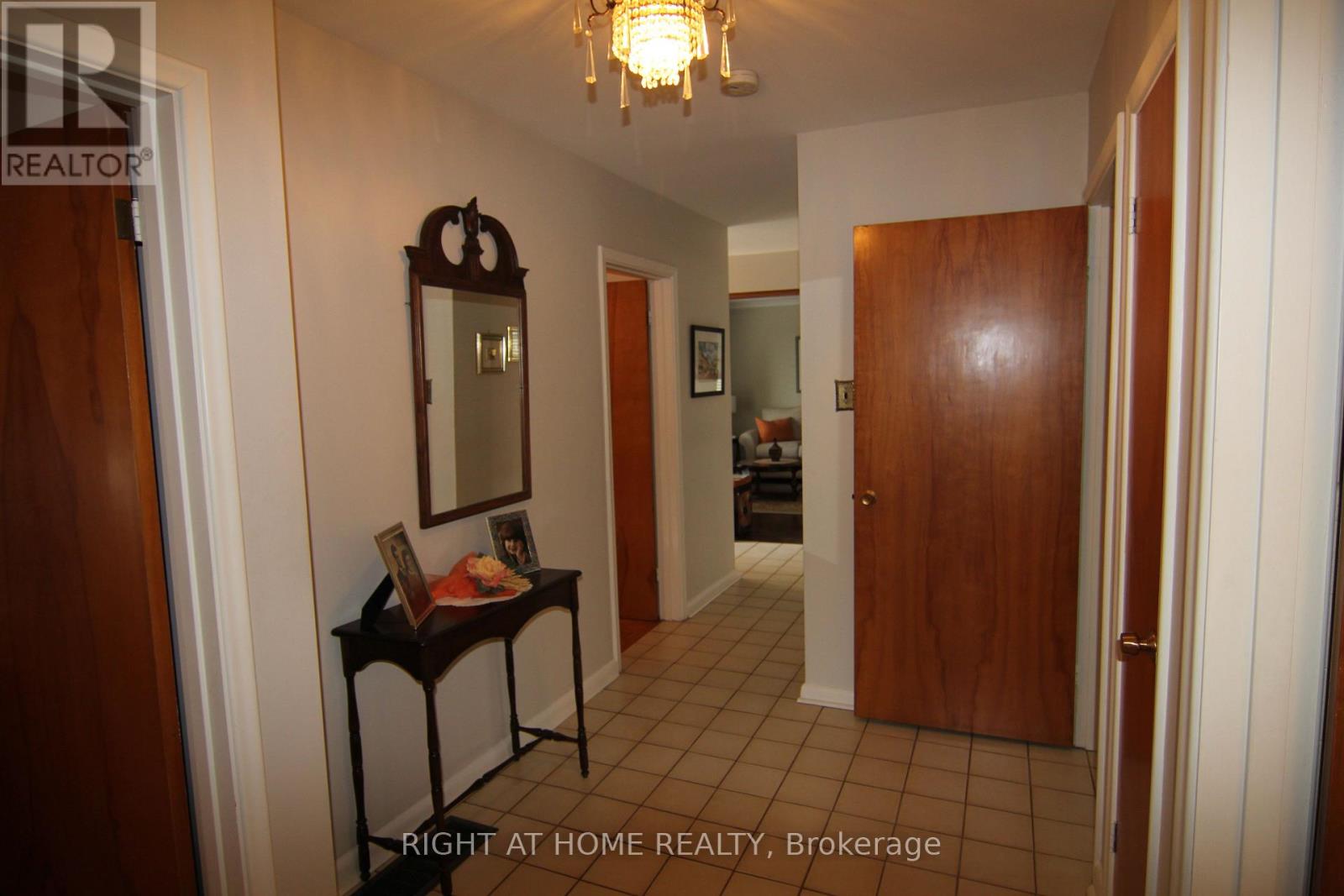 2 MANRESA LANE - 21