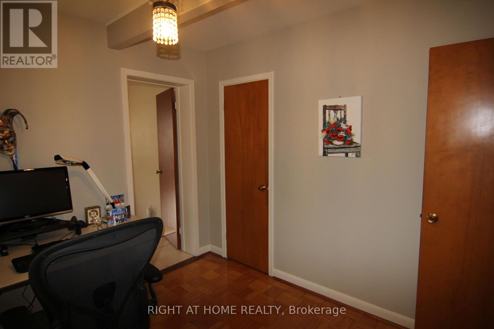 2 MANRESA LANE - 25