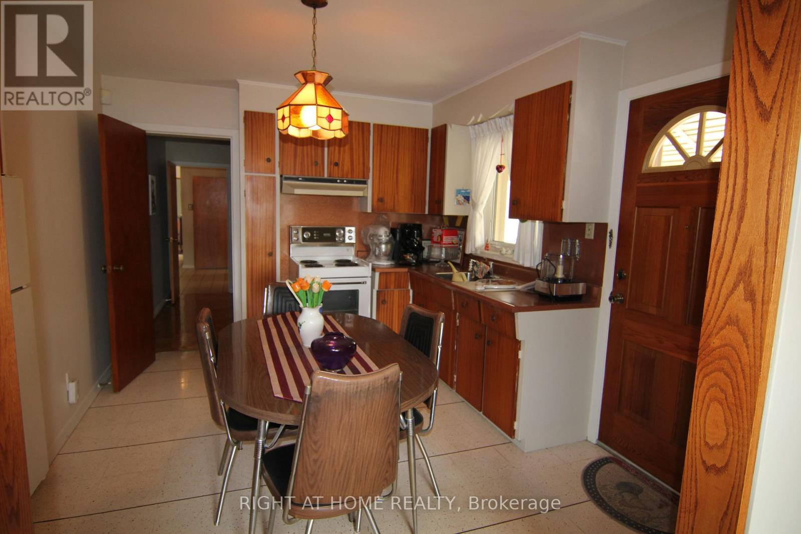 2 MANRESA LANE - 26