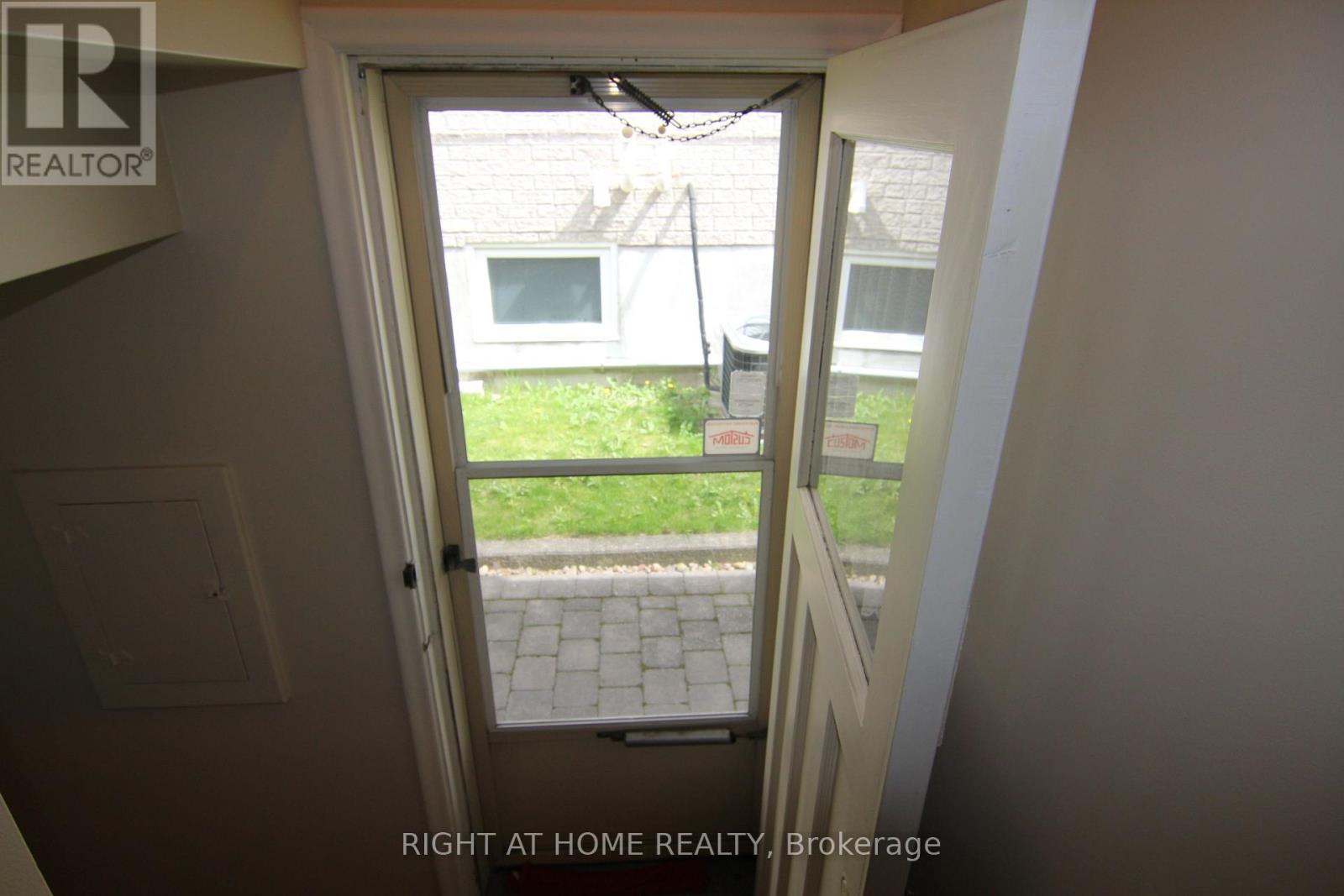 2 MANRESA LANE - 31