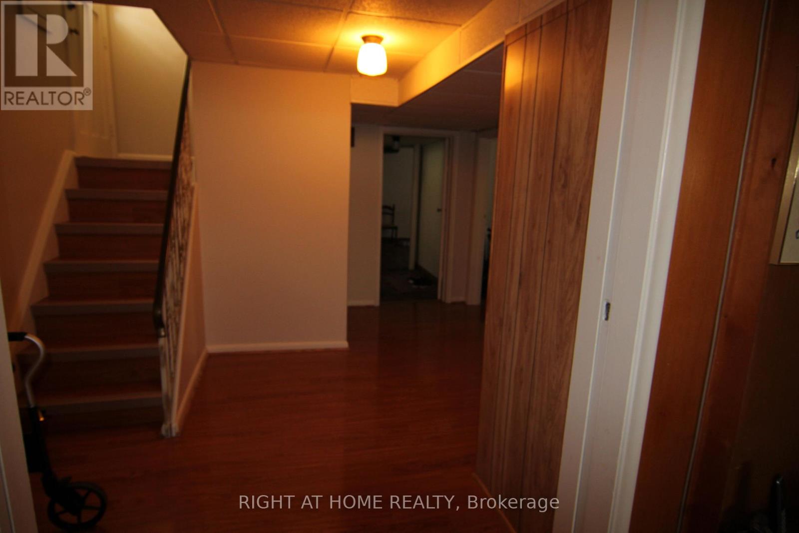 2 MANRESA LANE - 32