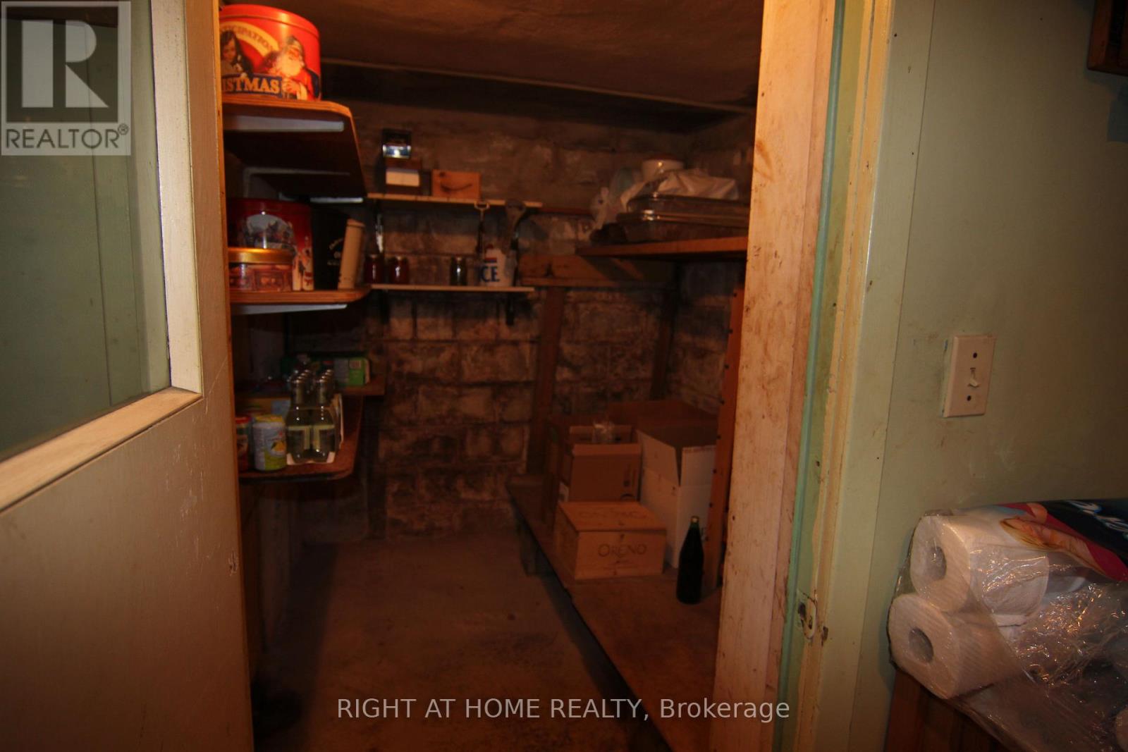 2 MANRESA LANE - 35