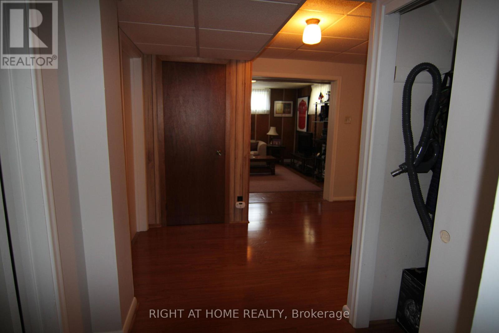 2 MANRESA LANE - 36