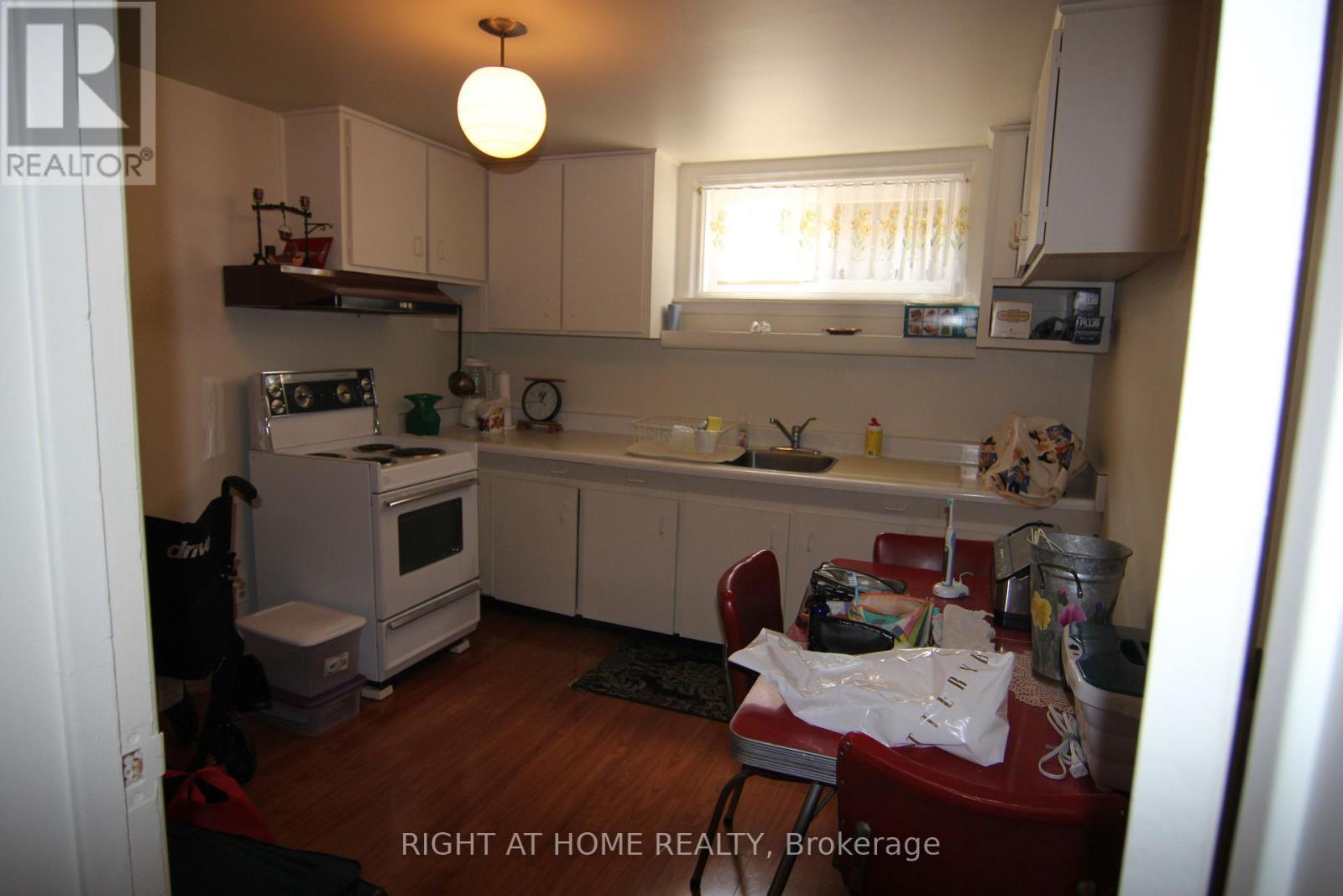 2 MANRESA LANE - 37