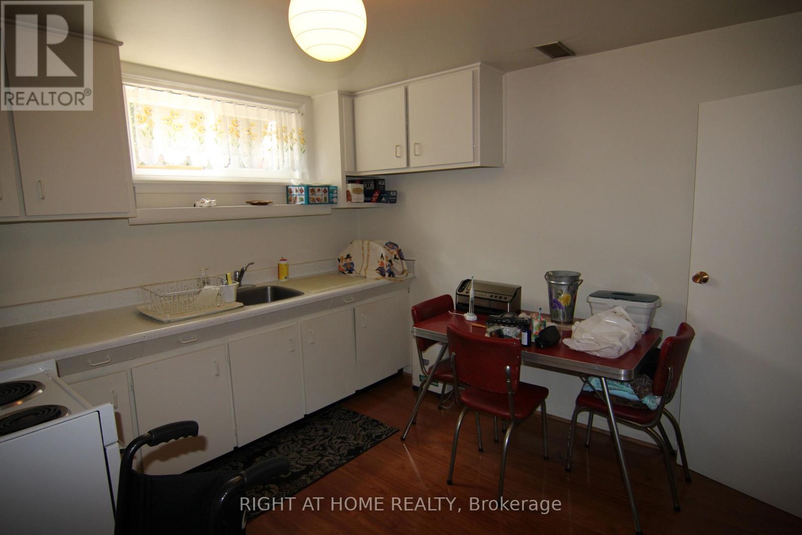 2 MANRESA LANE - 38