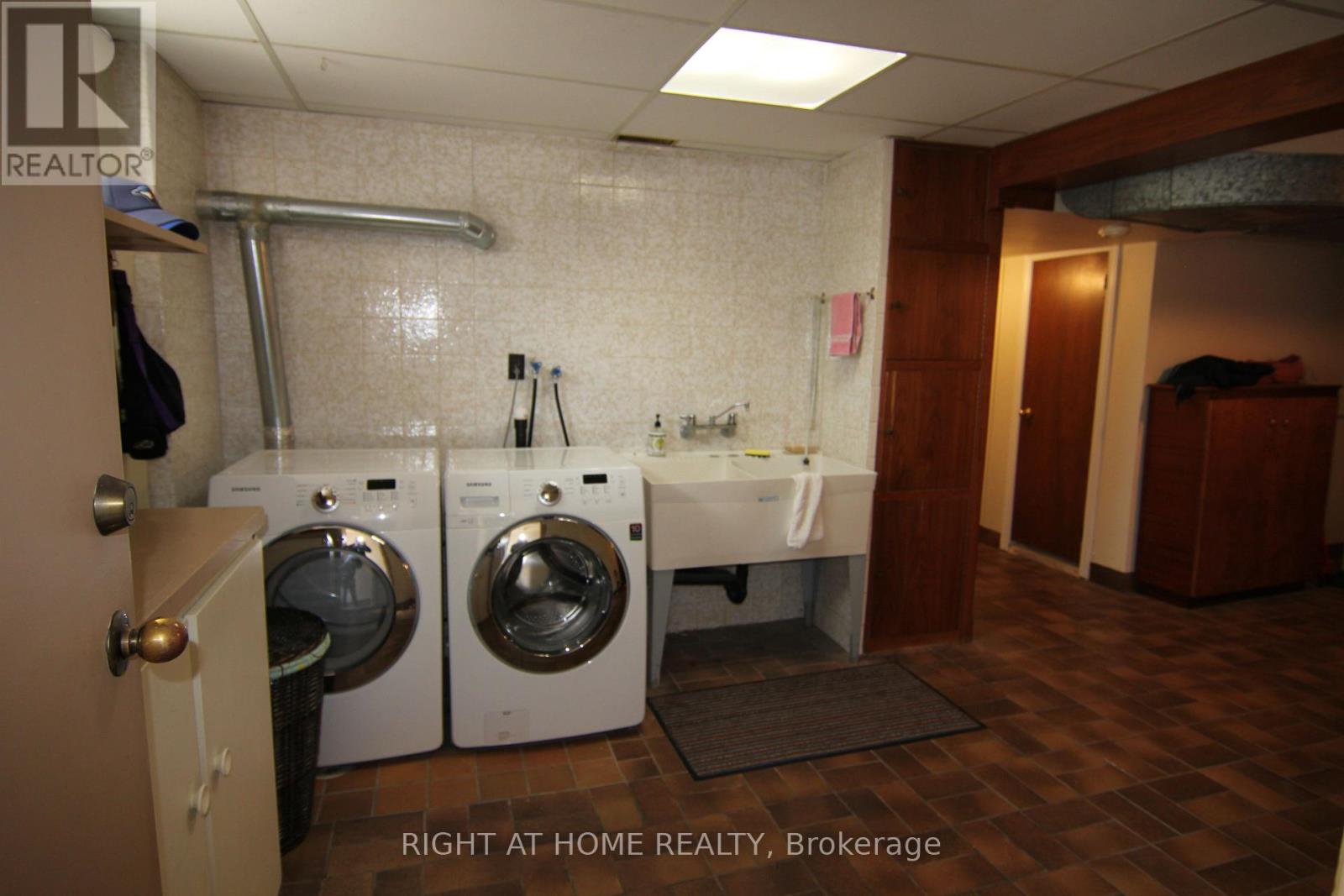 2 MANRESA LANE - 41
