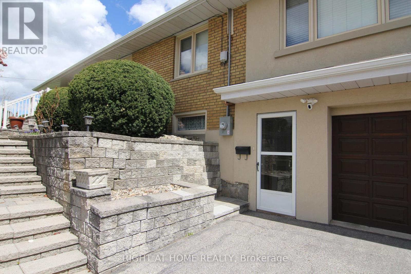 2 MANRESA LANE - 44