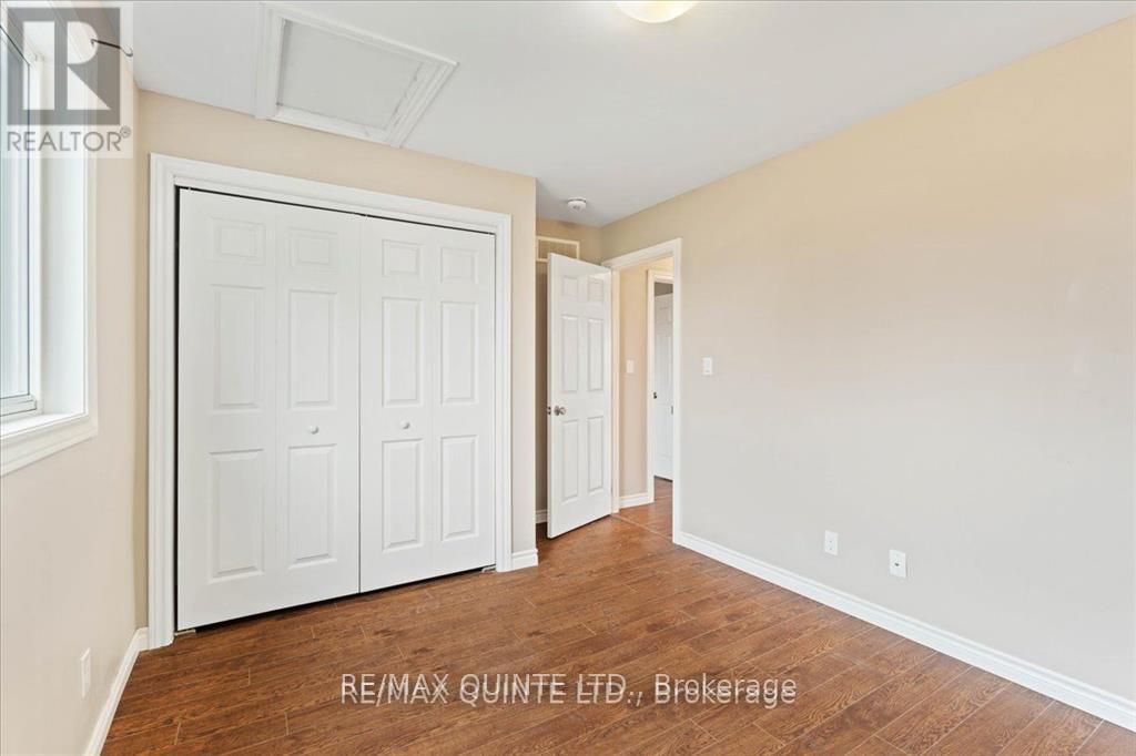 240 COLLEGE STREET E - 17
