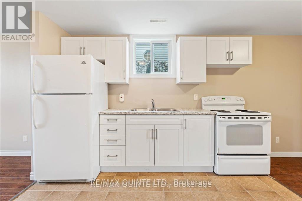 240 COLLEGE STREET E - 23