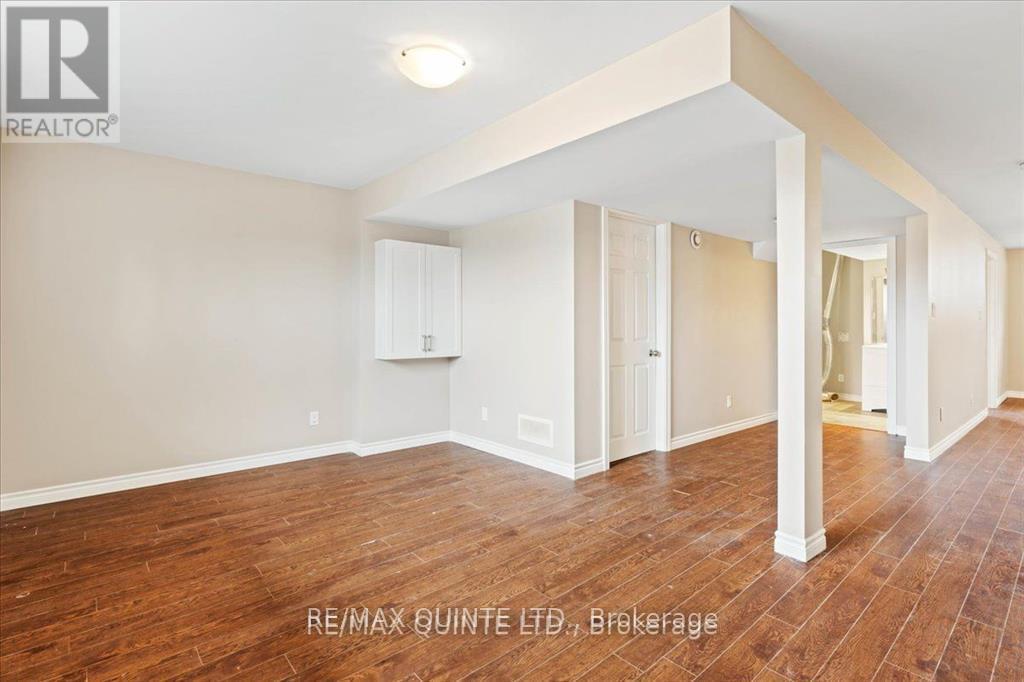 240 COLLEGE STREET E - 27