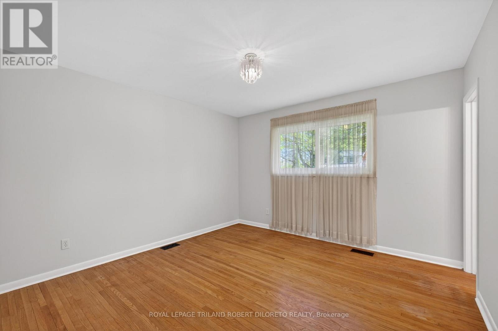 25 REGENCY ROAD - 12