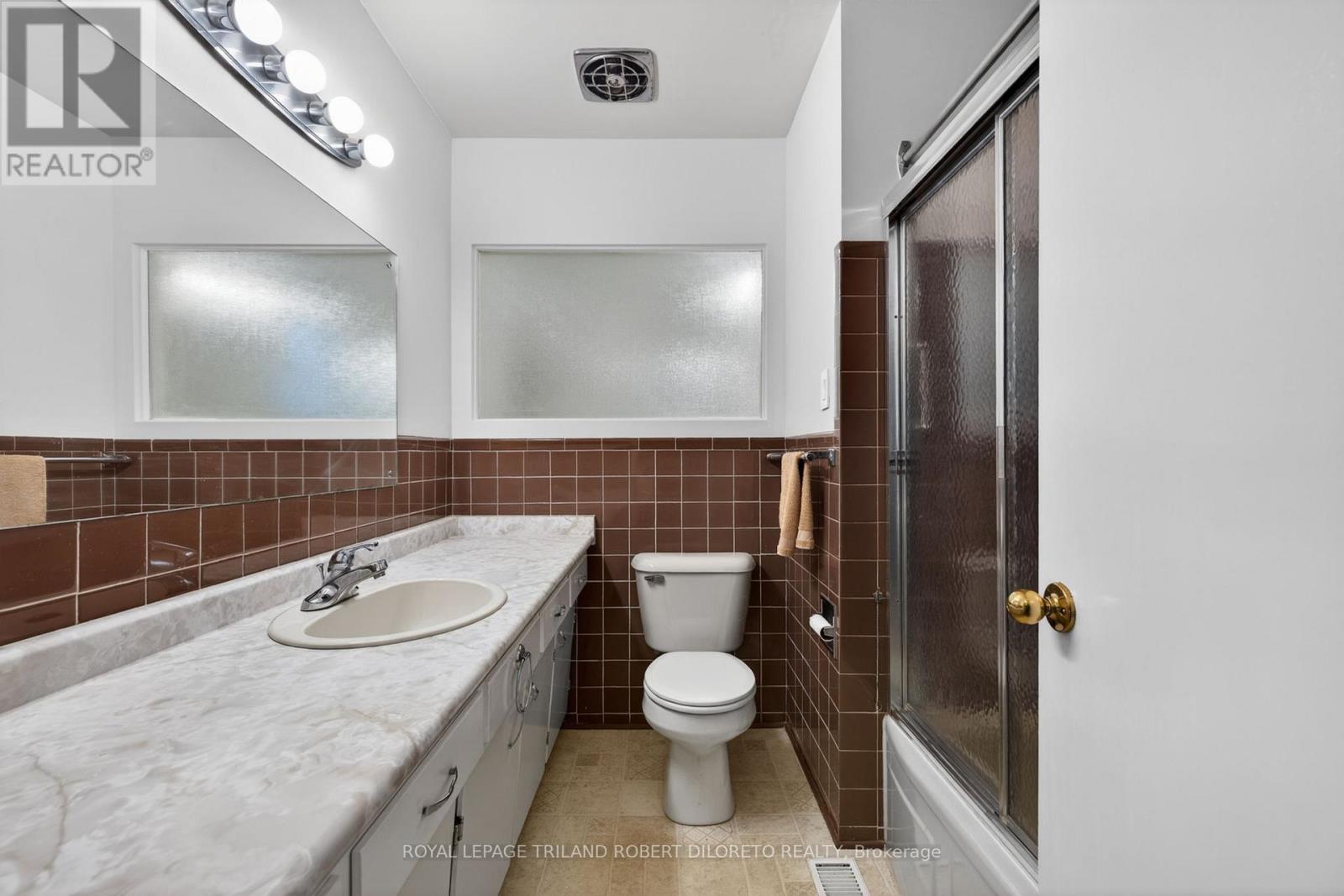 25 REGENCY ROAD - 19