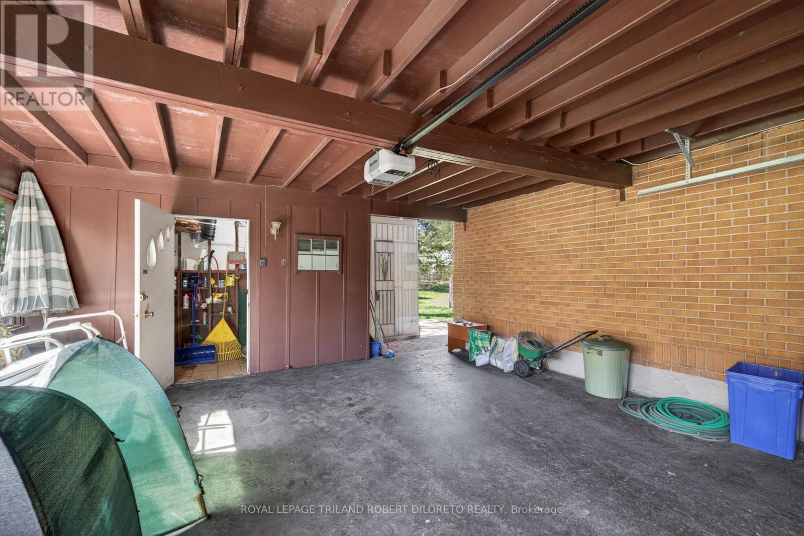 25 REGENCY ROAD - 27