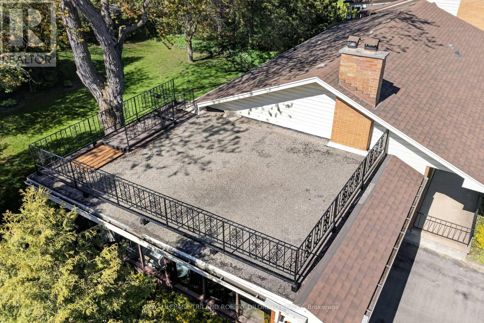 25 REGENCY ROAD - 28