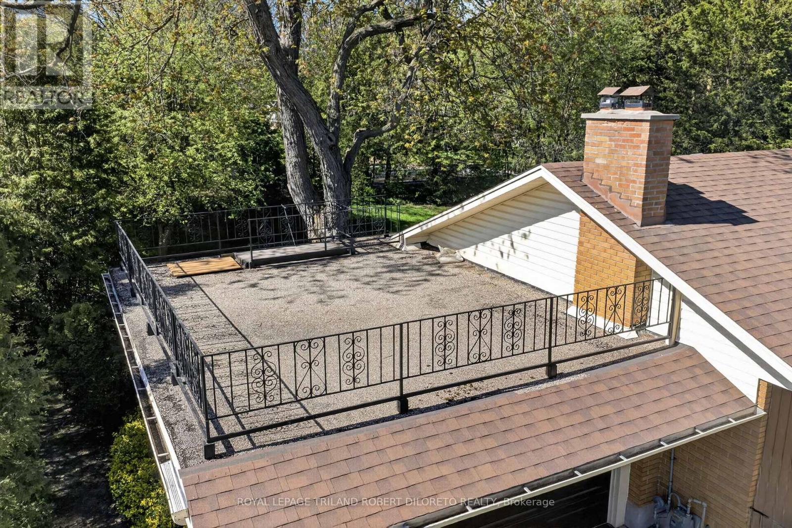 25 REGENCY ROAD - 29