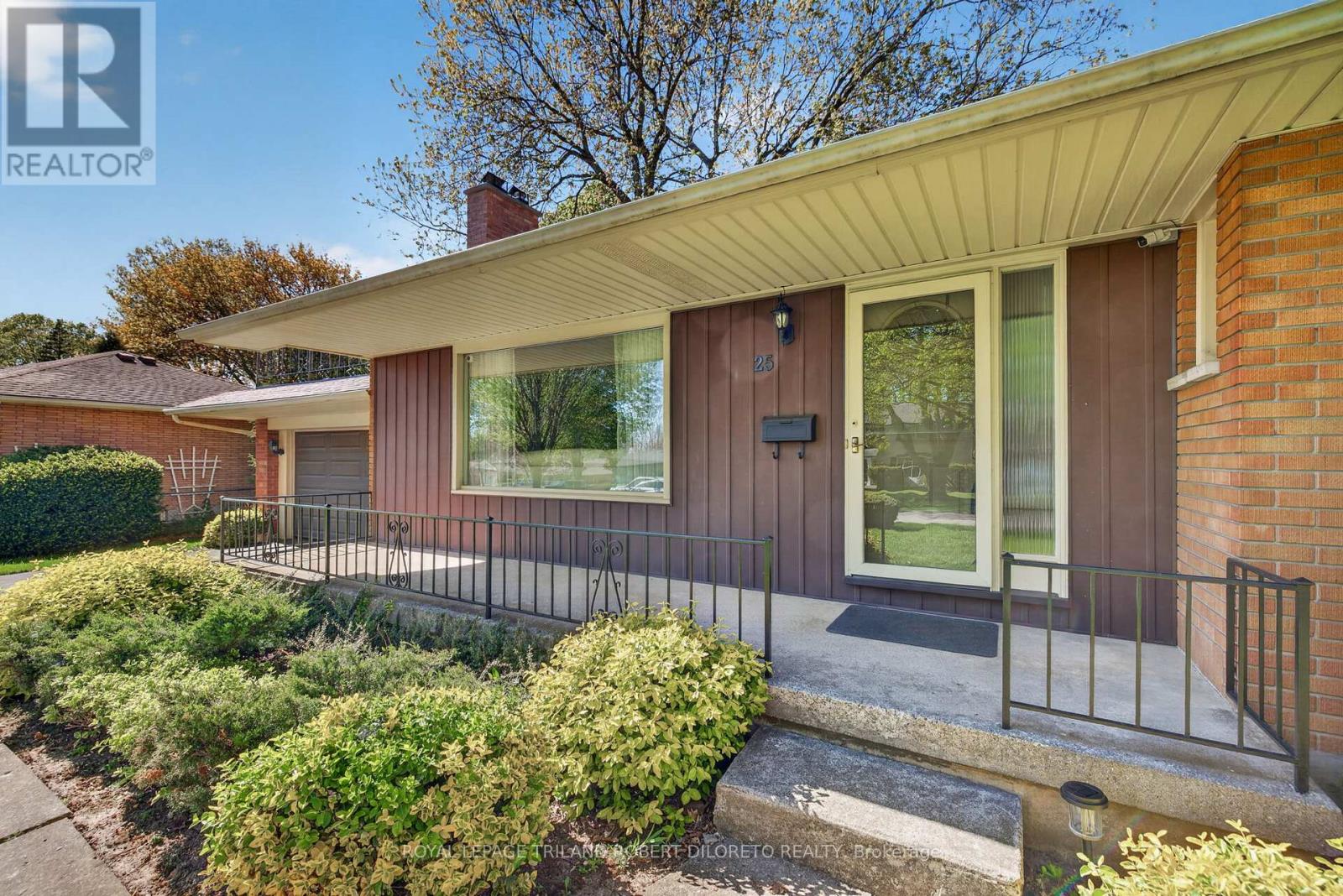 25 REGENCY ROAD - 3