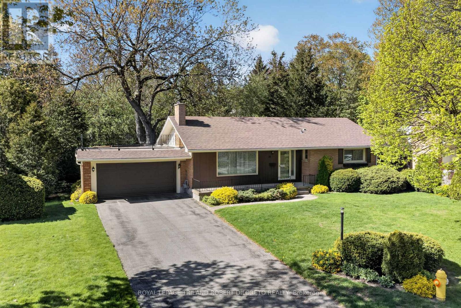 25 REGENCY ROAD - 35