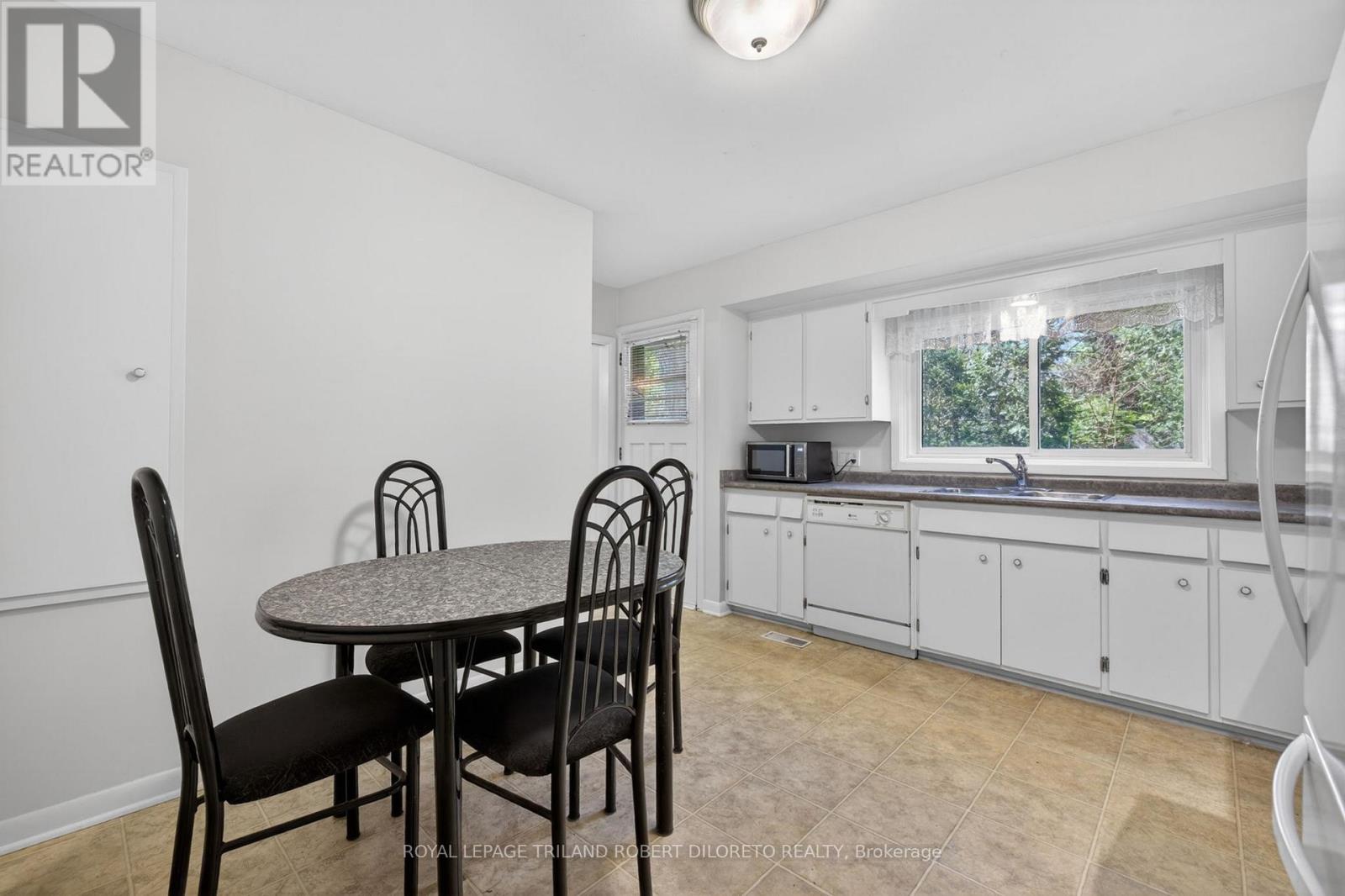 25 REGENCY ROAD - 9