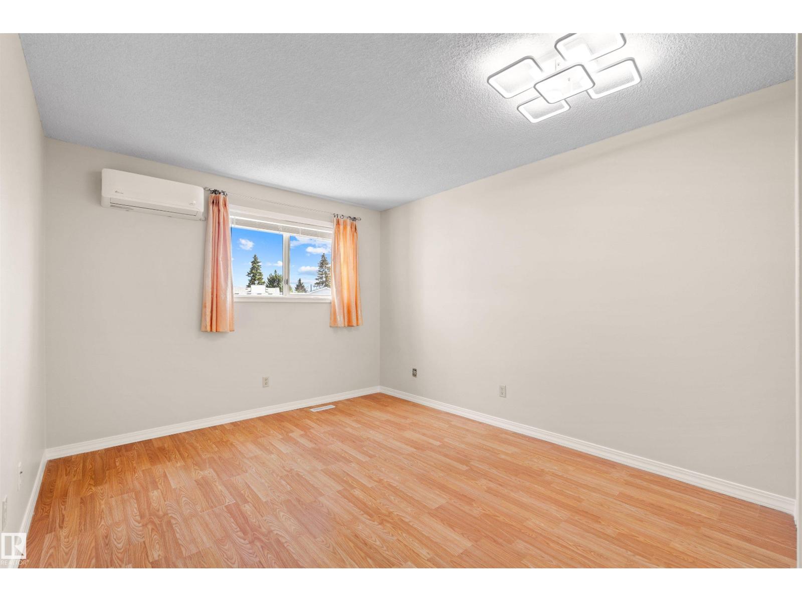 255 KIRKWOOD AV NW, Edmonton
