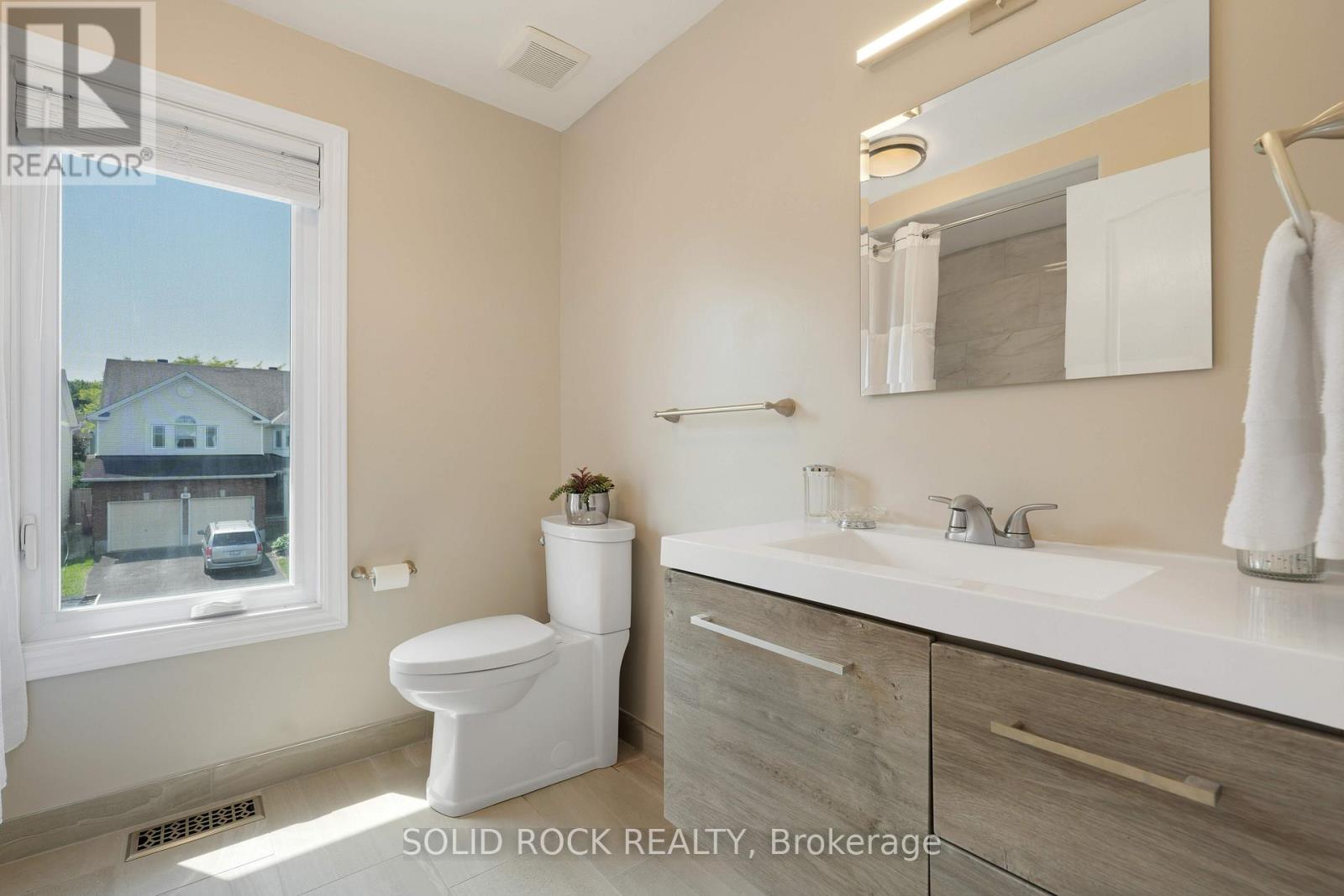 41 FRAMINGHAM CRESCENT - 33
