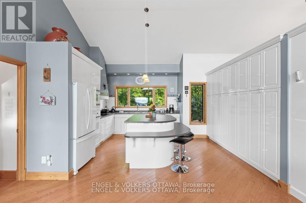 70 BELMONTE LANE - 13