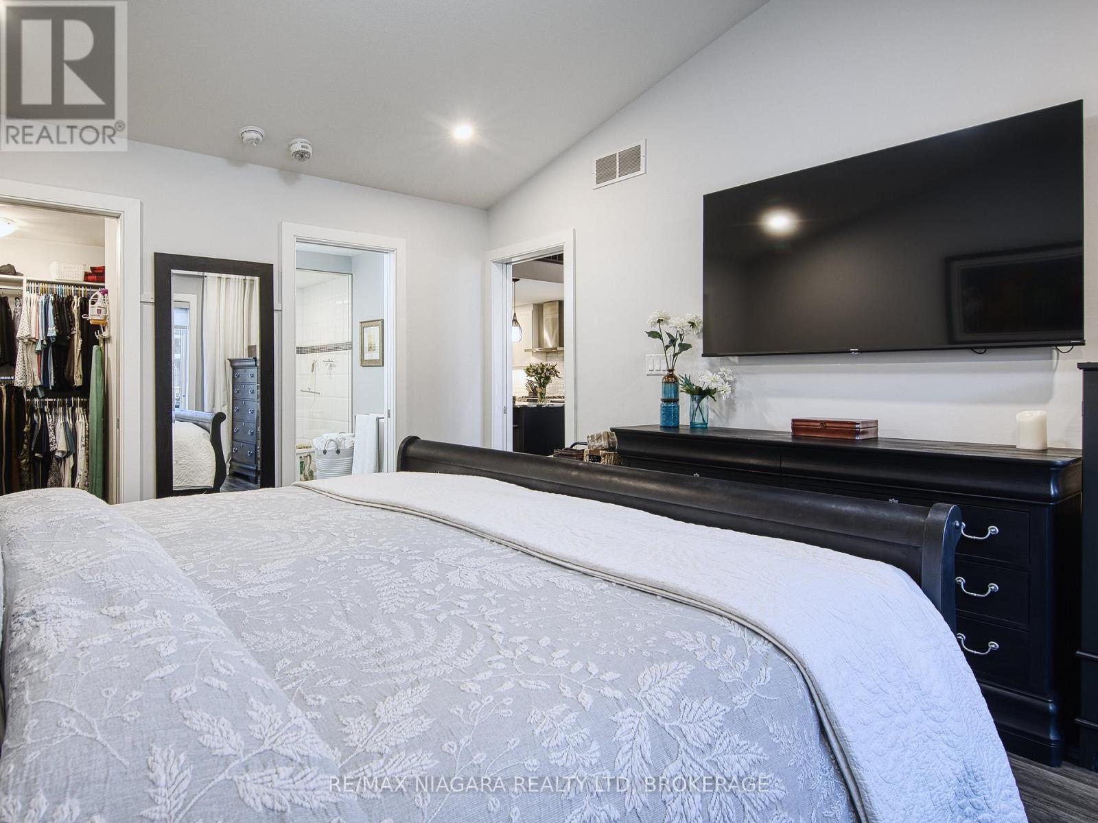 #132 7506 CLUBVIEW LANE - 16