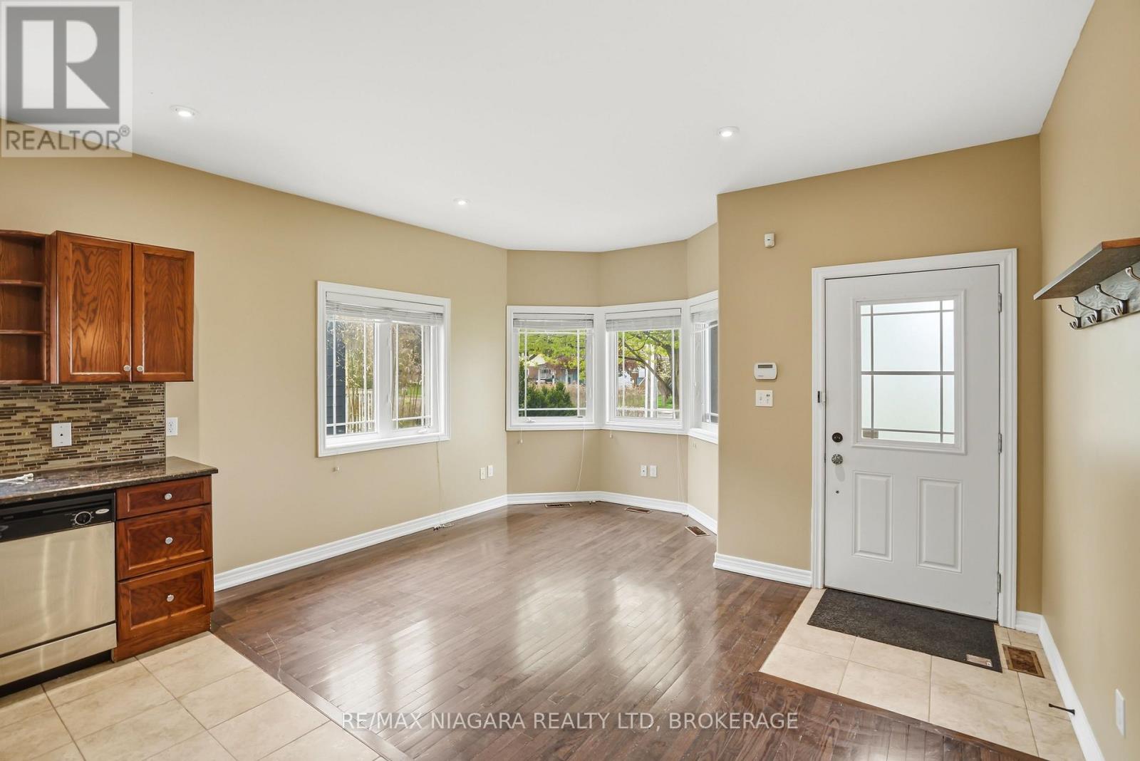 #106 6045 DUNN STREET - 11