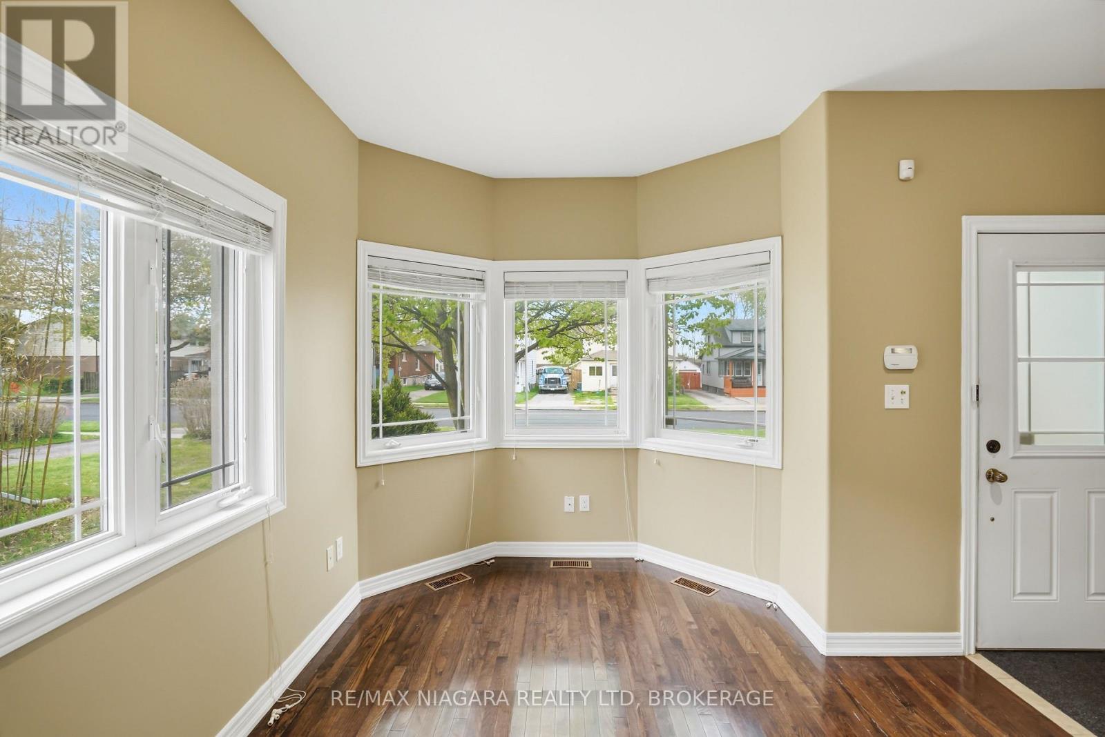 #106 6045 DUNN STREET - 12
