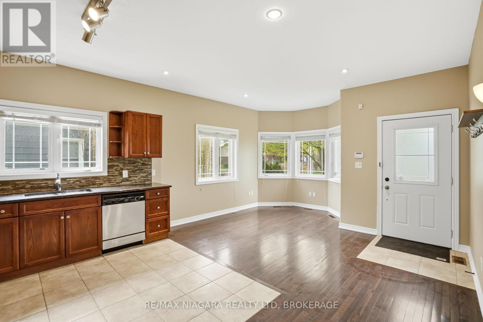 #106 6045 DUNN STREET - 15