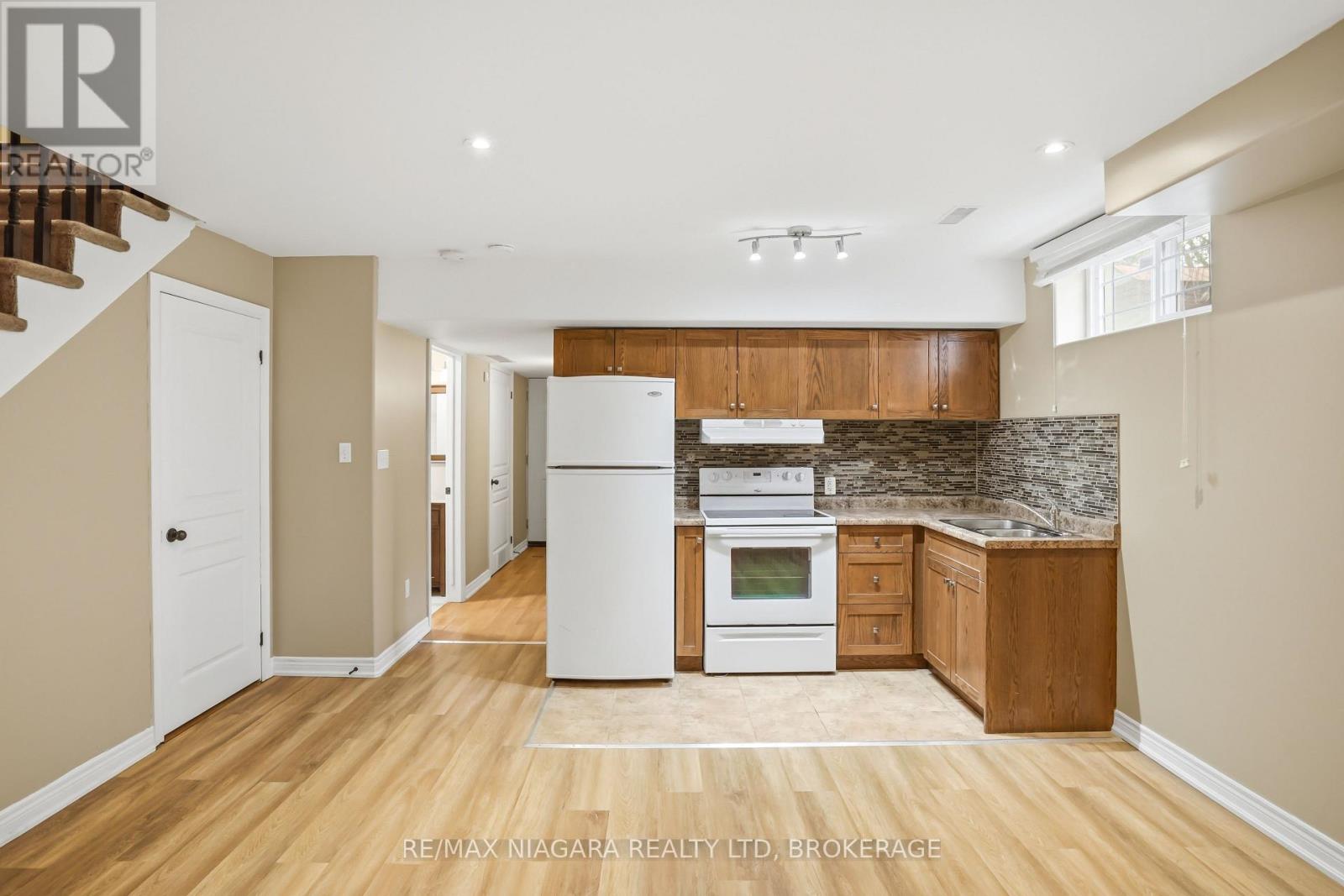 #106 6045 DUNN STREET - 24