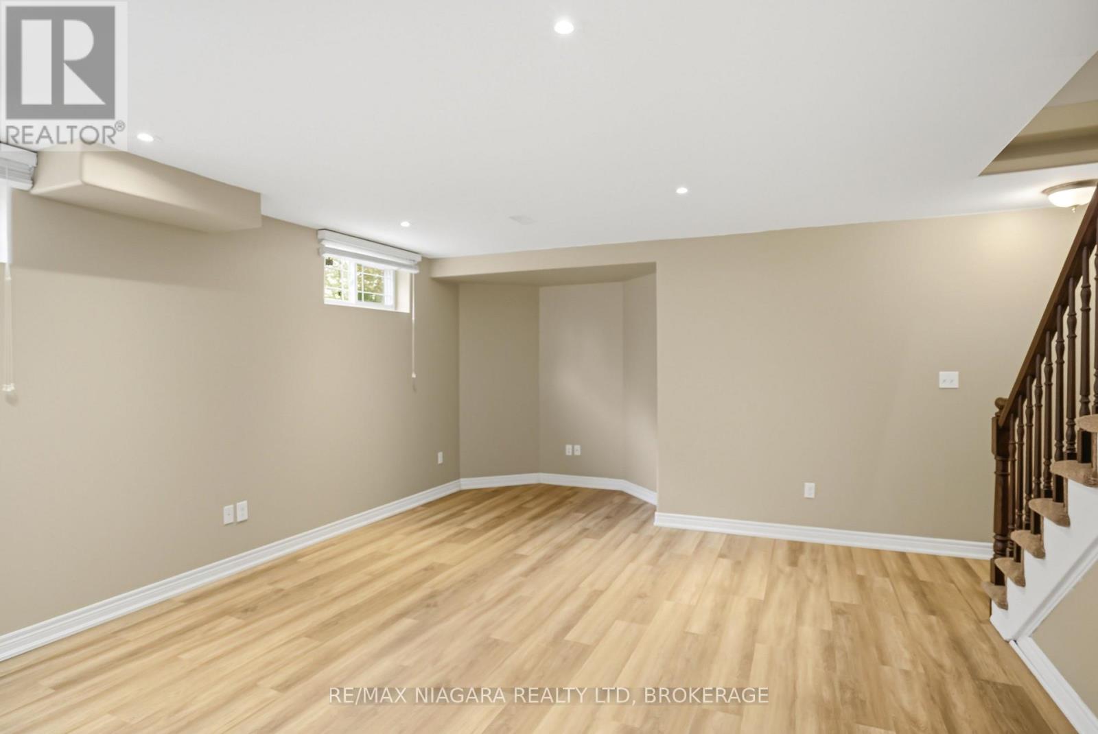 #106 6045 DUNN STREET - 26