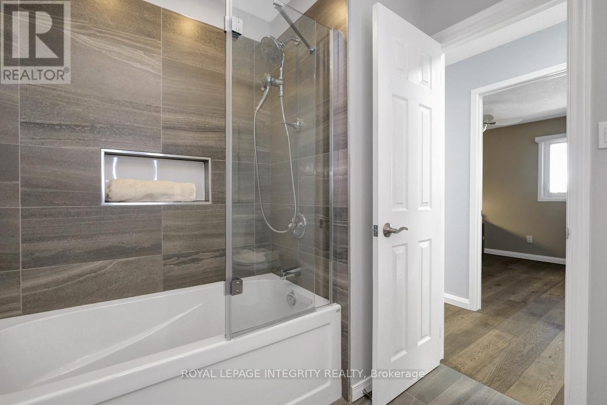 1575 DES GRIVES CRESCENT - 28