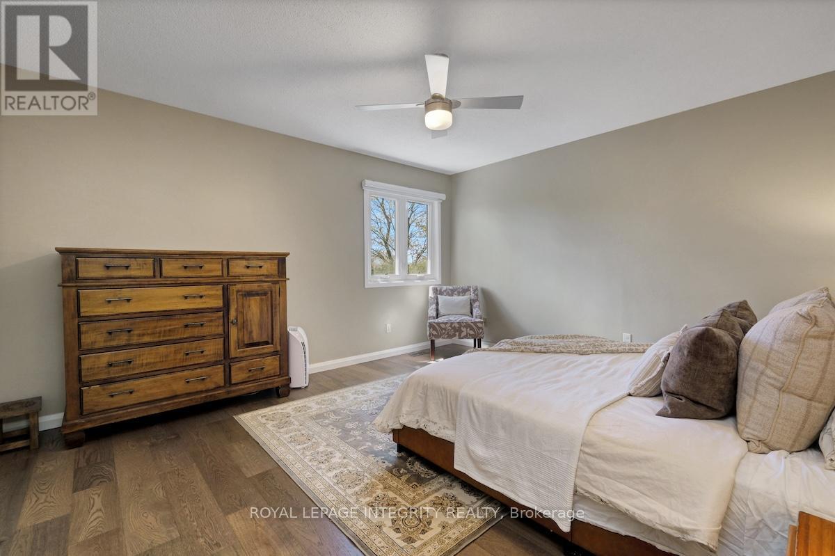 1575 DES GRIVES CRESCENT - 34