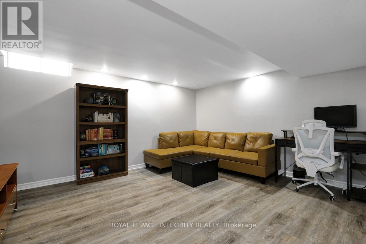 1575 DES GRIVES CRESCENT - 36