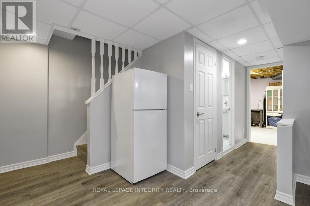 1575 DES GRIVES CRESCENT - 35