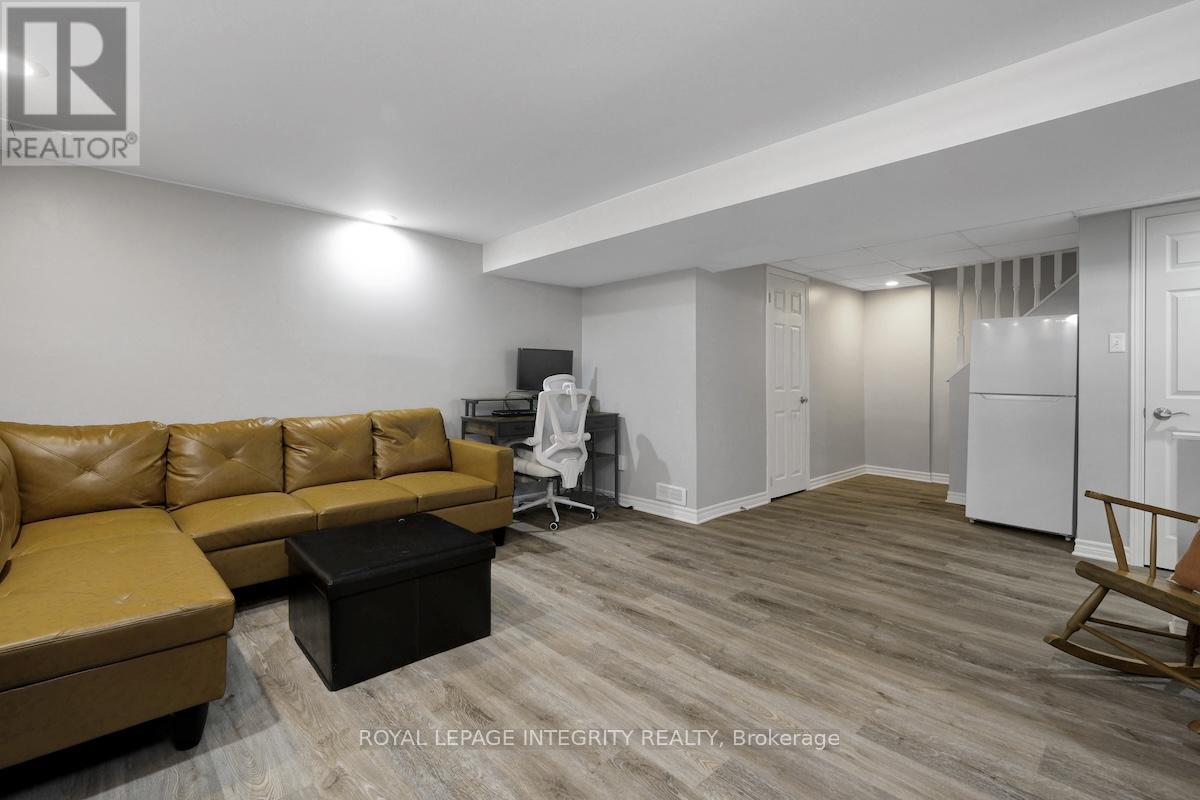 1575 DES GRIVES CRESCENT - 38