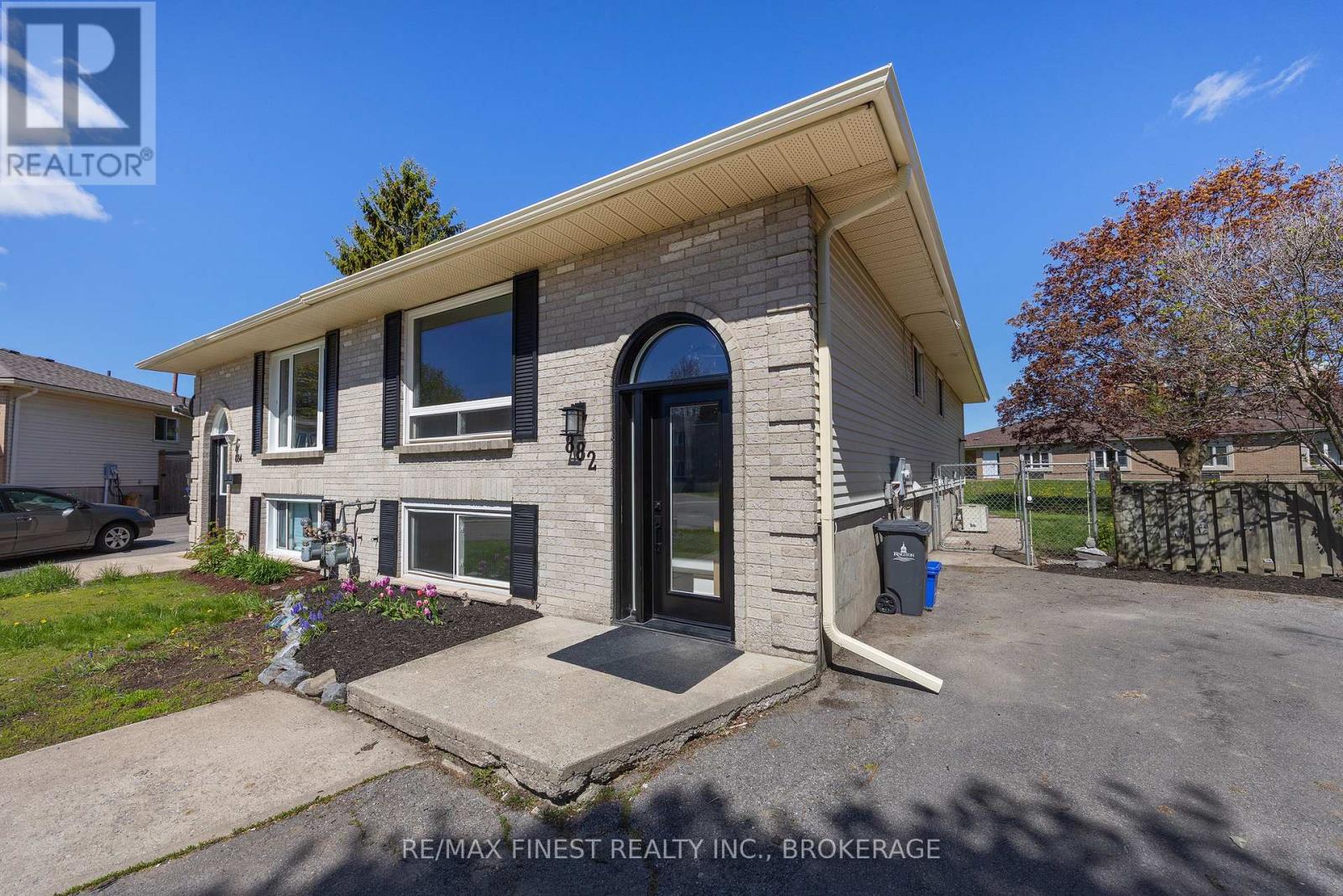 882 BEACONHILL COURT - 4