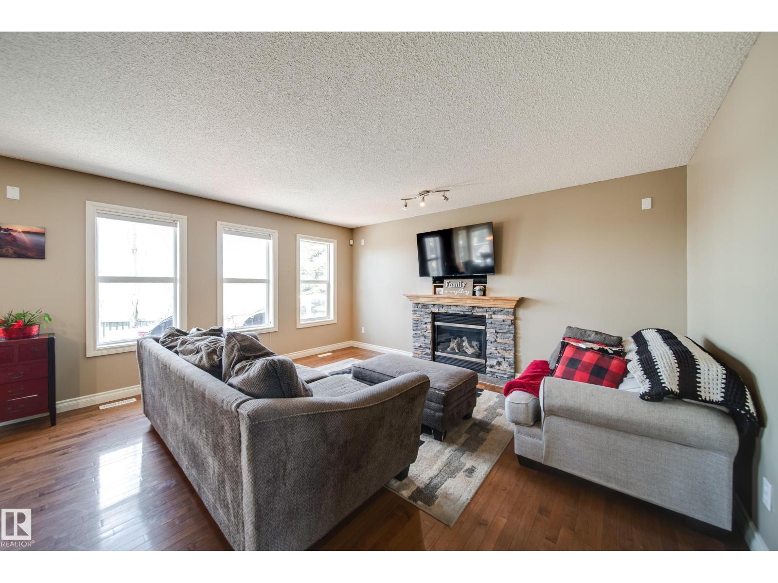 12627 16 AV SW, Edmonton