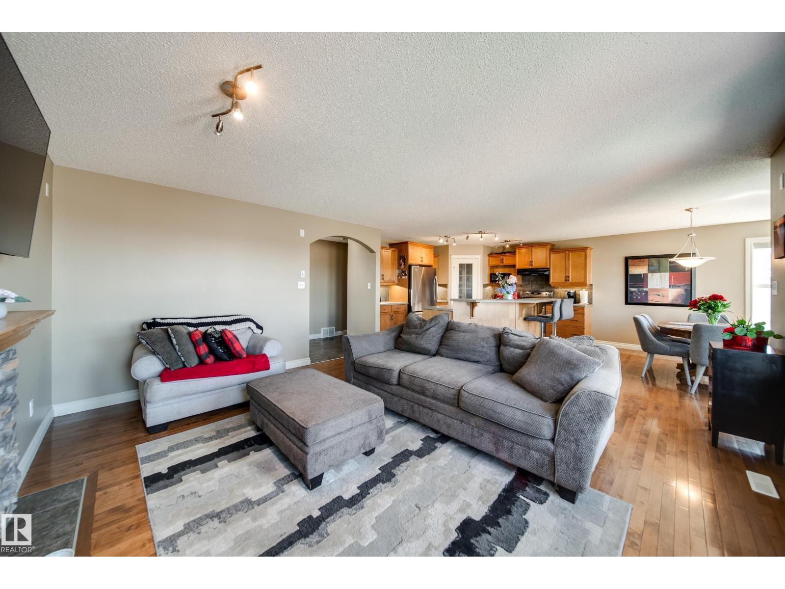 12627 16 AV SW, Edmonton
