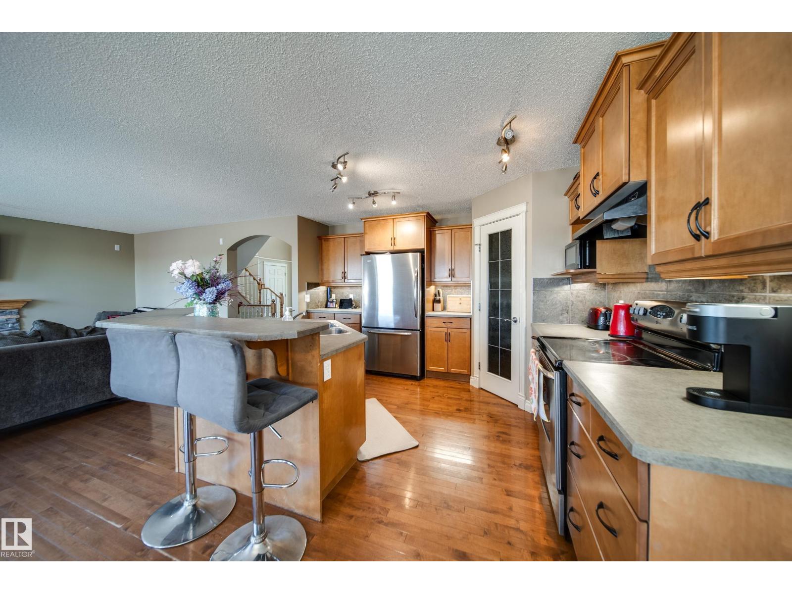 12627 16 AV SW, Edmonton
