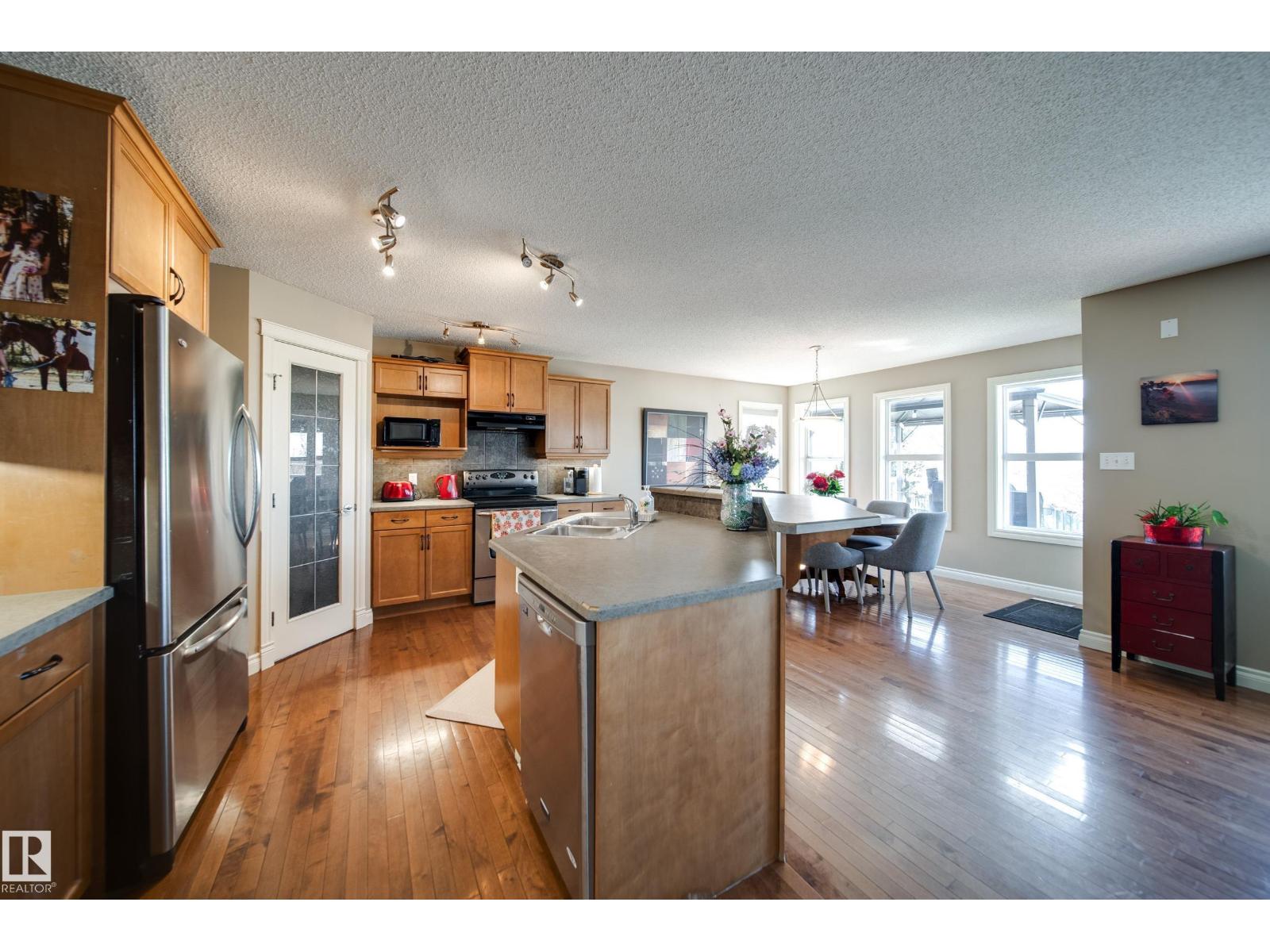 12627 16 AV SW, Edmonton