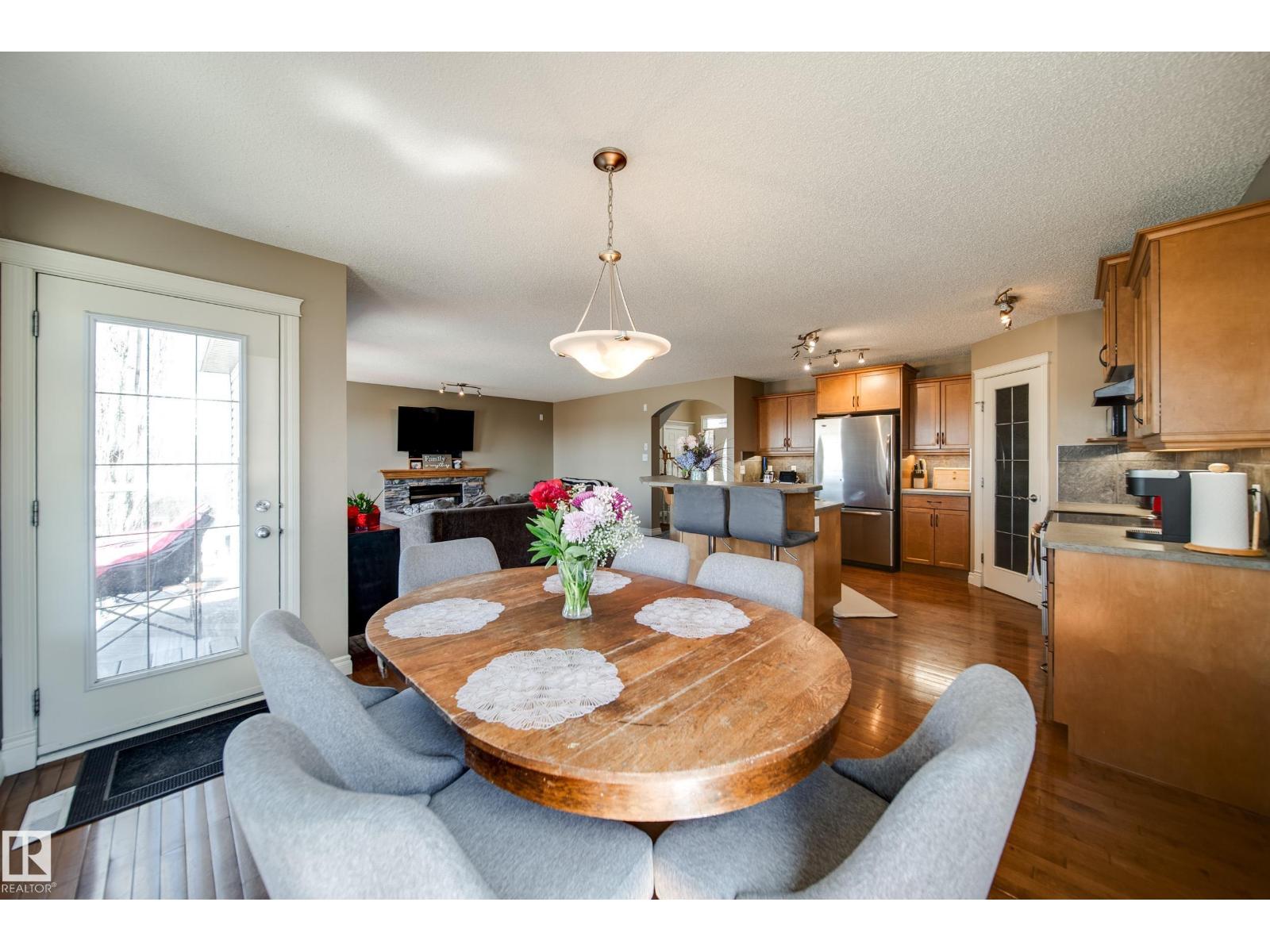 12627 16 AV SW, Edmonton