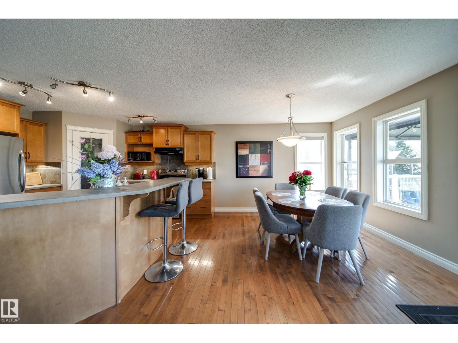 12627 16 AV SW, Edmonton