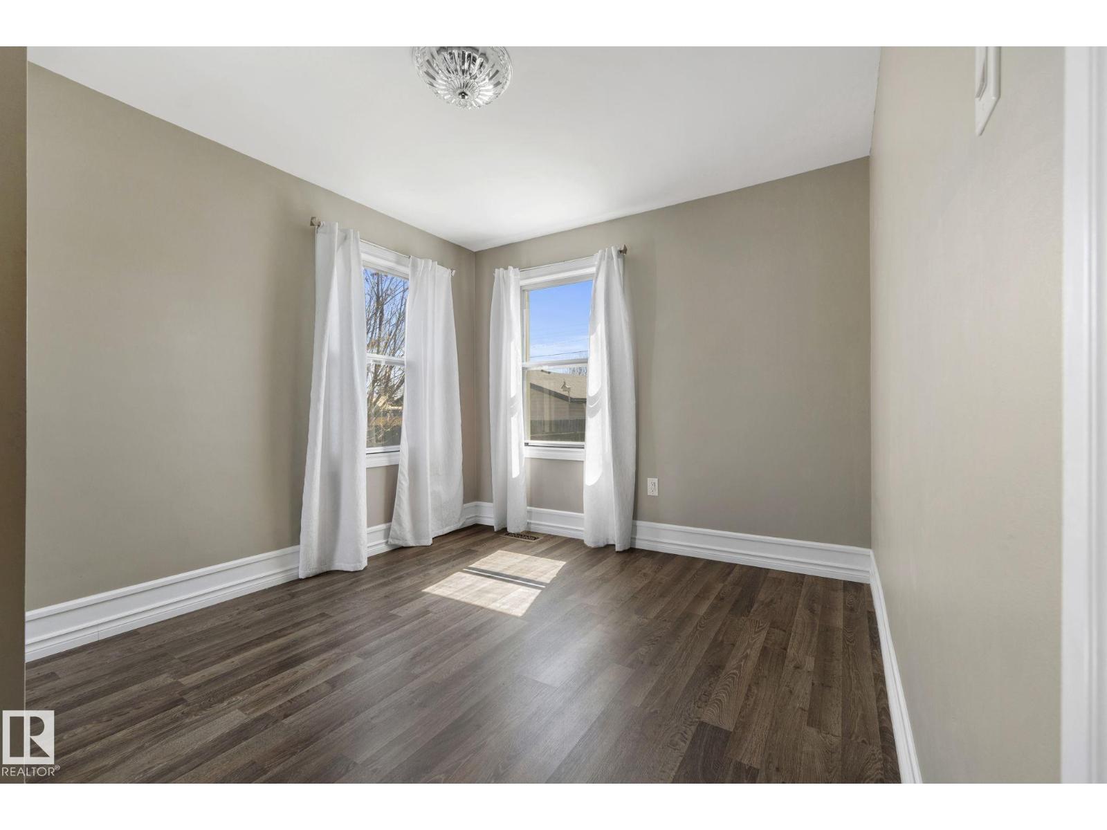 10117 103 AV — photo 19