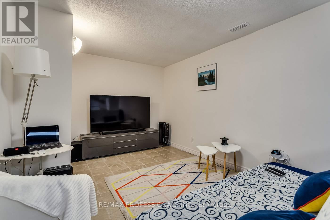 32 HEAVER DRIVE - 39