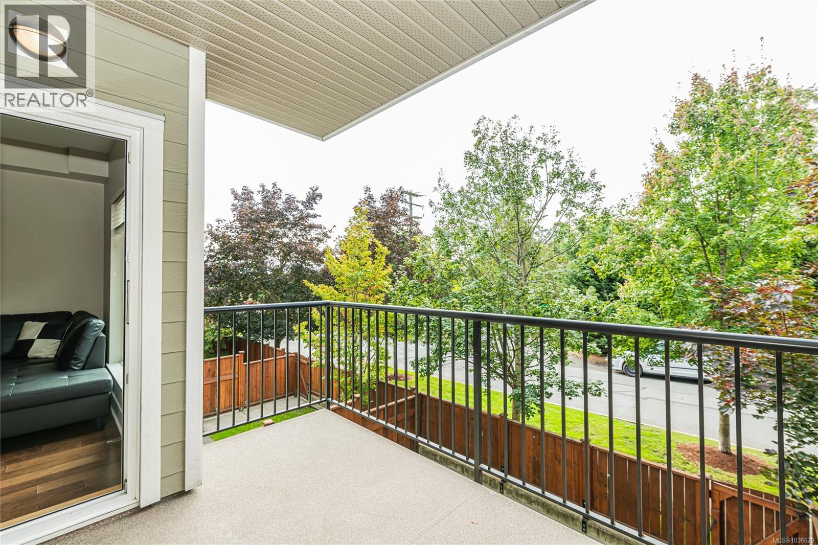 #214 21 Conard St - 17