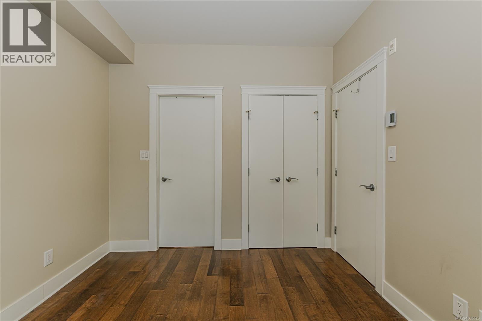 #214 21 Conard St - 20