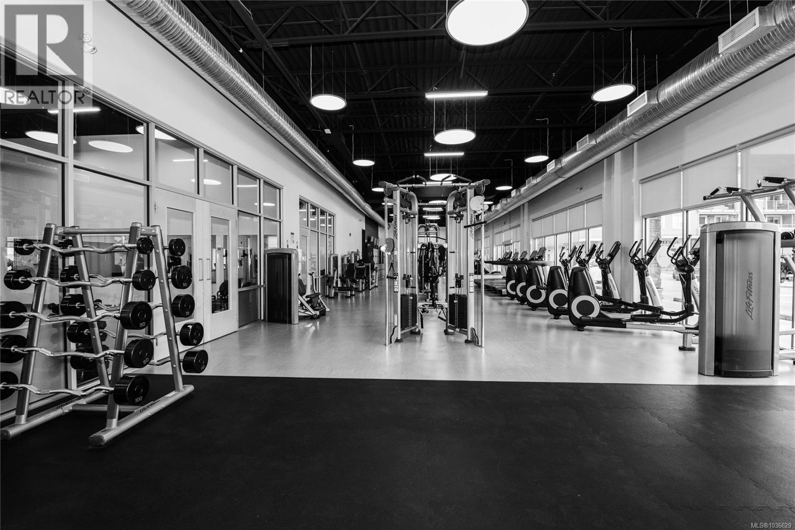 #214 21 Conard St - 40